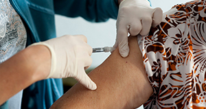 Etudiants et médecins retraités autorisés à vacciner contre le Monkeypox